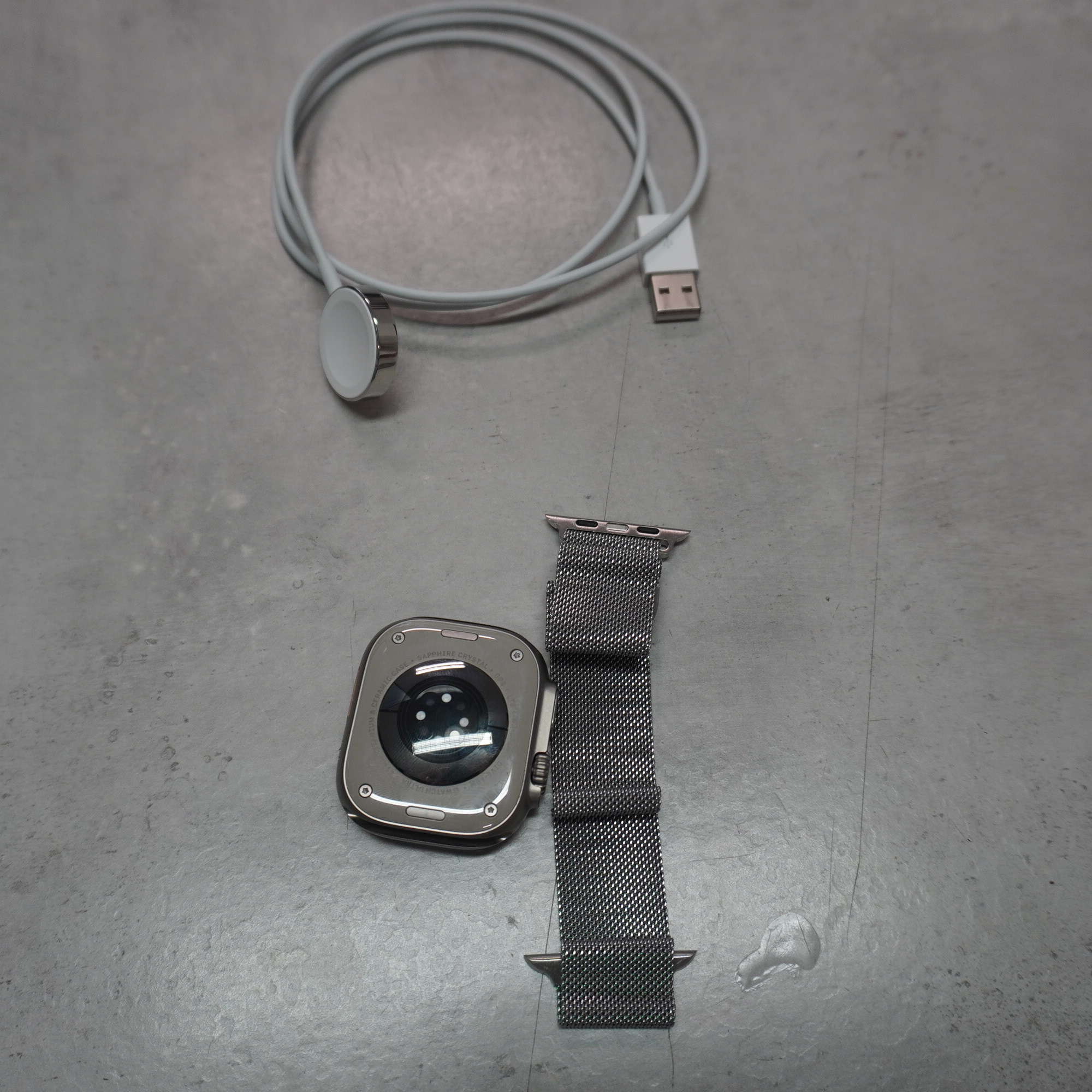Apple Watch Ultra 2 49mm Titan Natur, Smartwatch GPS Cellular mit Ladekabel und Milanaise Armband | Zustand: Gut | Farbe: schwarz – Bild 3