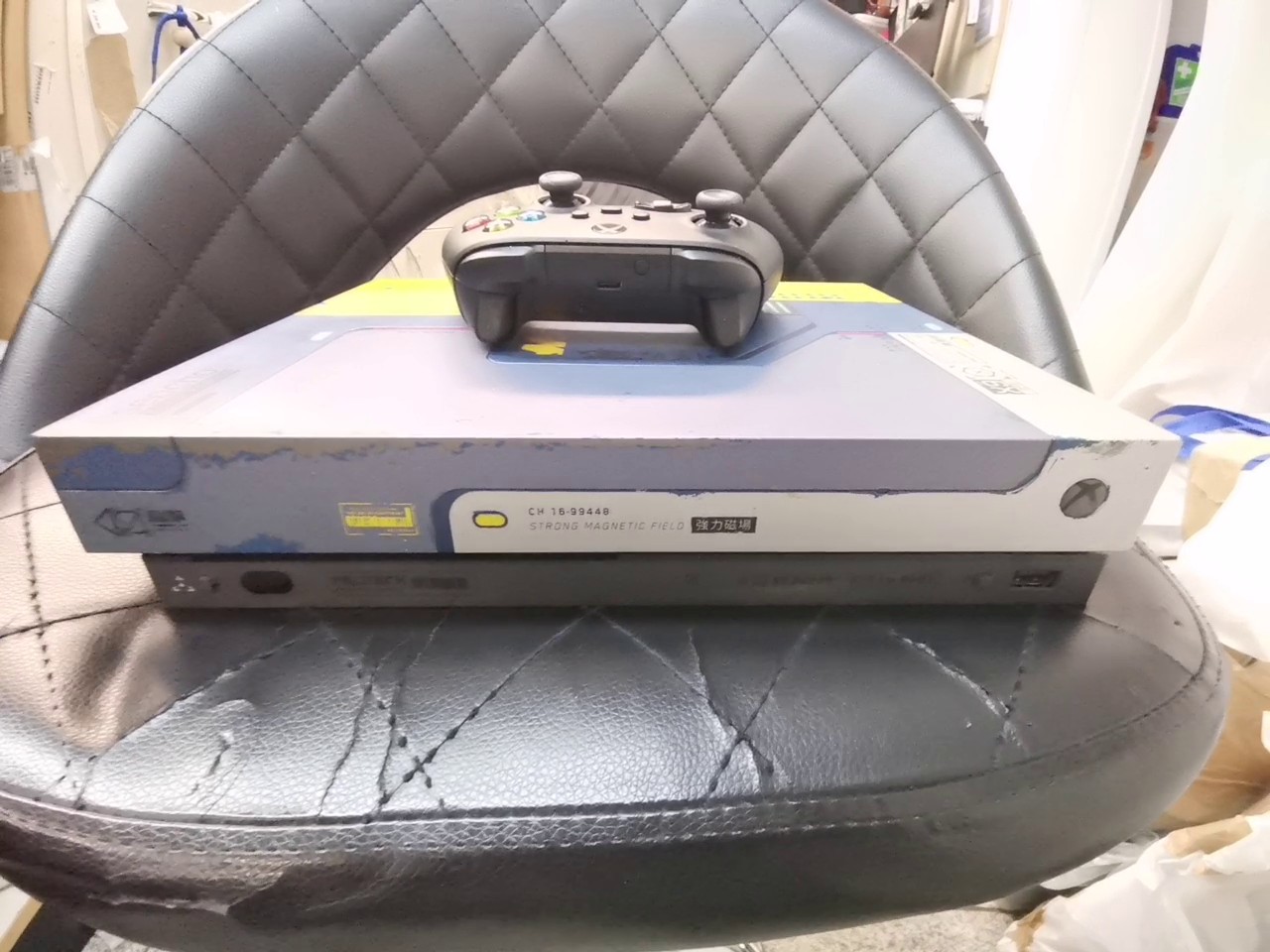 Microsoft Xbox One X 2020 Cyberpunk, 1TB Limited Edition im Design von Cyberpunk 2077, inkl. passendem Wireless-Controller | Zustand: Sehr Gut – Bild 3