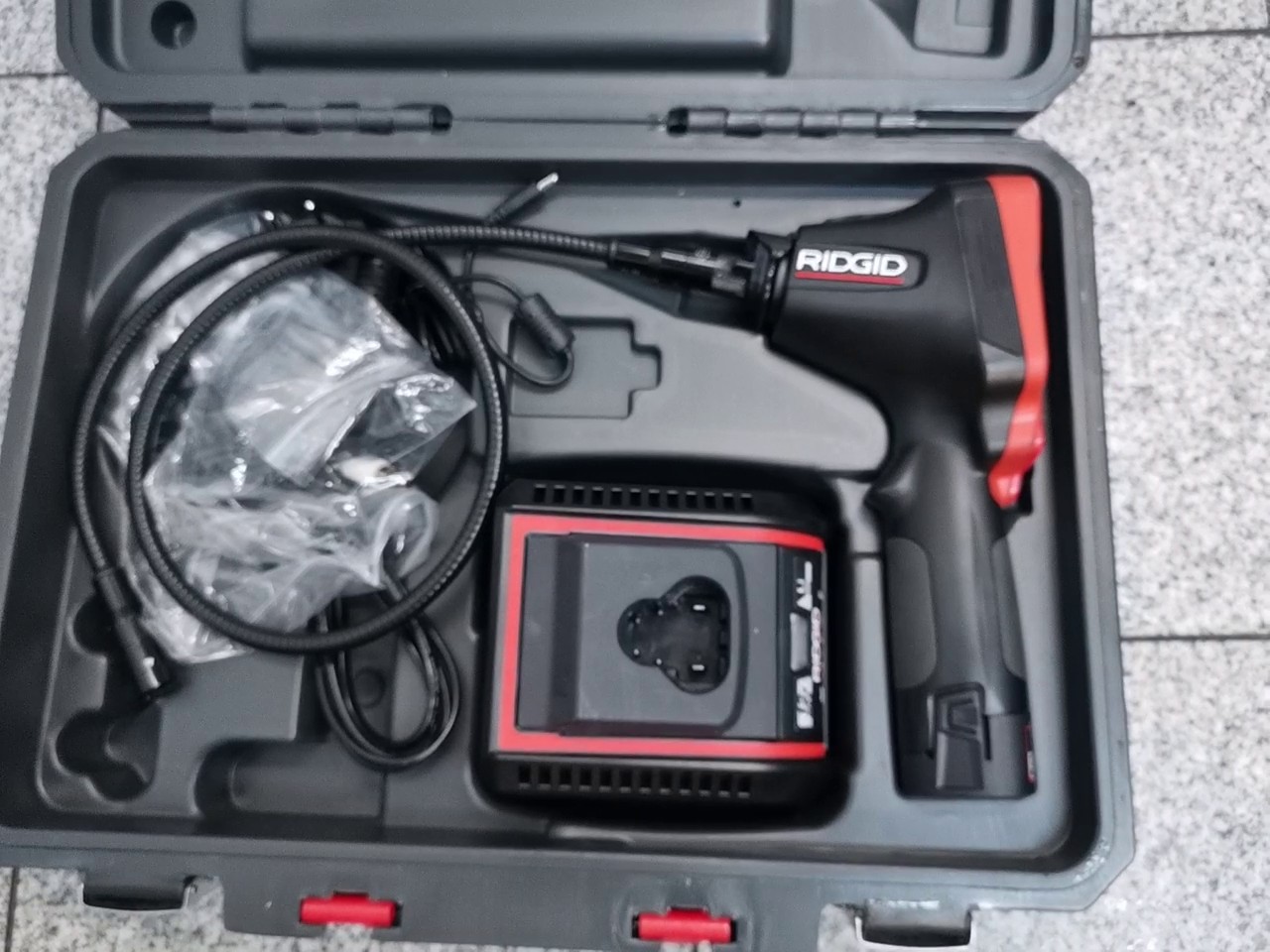 Ridgid micro CA-350 rot schwarz, Digitale Inspektionskamera im Koffer mit 12V Li-Ion Akku, Ladegerät und flexiblem Kamerakabel | Zustand: Sehr Gut – Bild 2