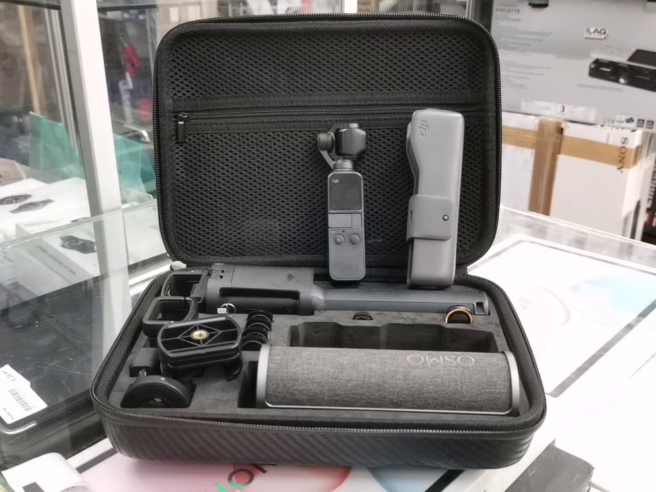 DJI Osmo Pocket Creator Combo, Gimbal-Kamera mit Transporttasche, Verlängerungsstab, Controller-Rad und Zubehör | Zustand: Sehr Gut