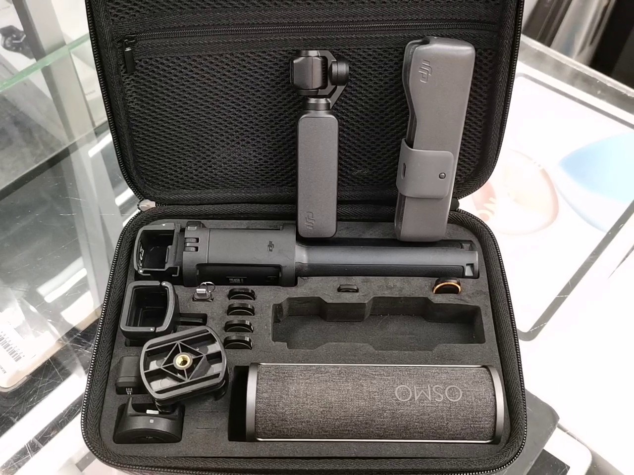 DJI Osmo Pocket Creator Combo, Gimbal-Kamera mit Transporttasche, Verlängerungsstab, Controller-Rad und Zubehör | Zustand: Sehr Gut – Bild 3