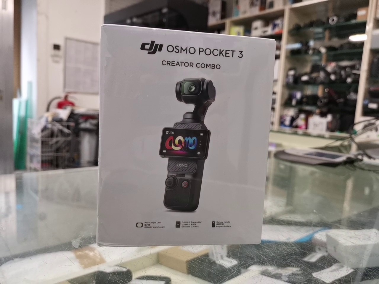 DJI Osmo Pocket 3 Creator Combo Schwarz, 4K Gimbal Kamera mit 1 Zoll CMOS Sensor, drehbarem 2 Zoll Display und umfangreichem Zubehör wie DJ Mic 2 in OVP | Zustand: Neu – Bild 4