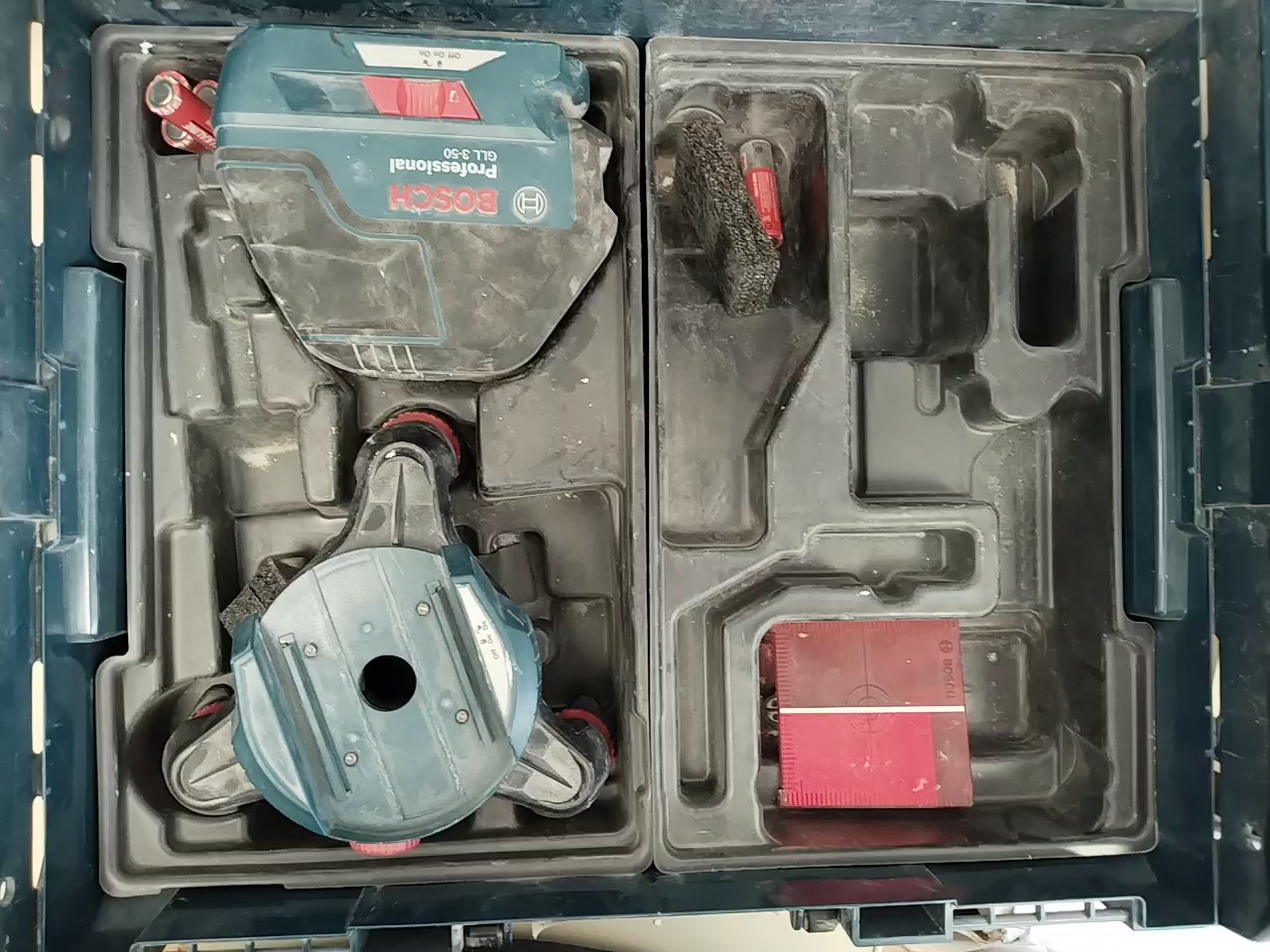 Bosch Professional GLL 3-50 blau schwarz, 3-Linien-Laser mit Koffer, Halterung und Zieltafel, ideal für präzises Ausrichten im Innenausbau. | Zustand: Gut