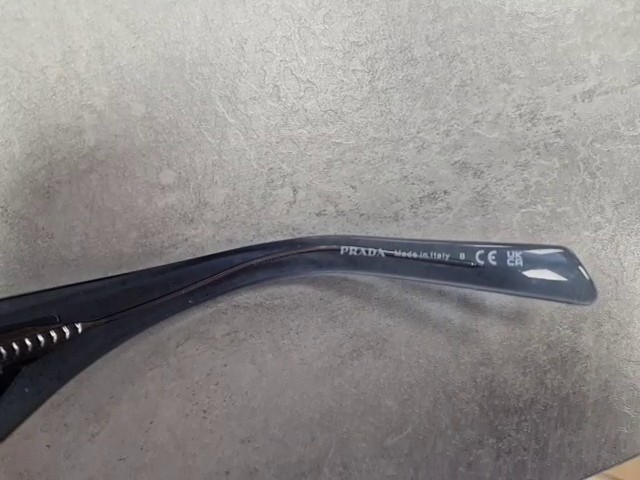Prada SPR 09ZS Grau, Rechteckige Sonnenbrille für Herren aus Acetat mit Triangolo-Logo und Bügeln in Grau | Zustand: Sehr Gut – Bild 4
