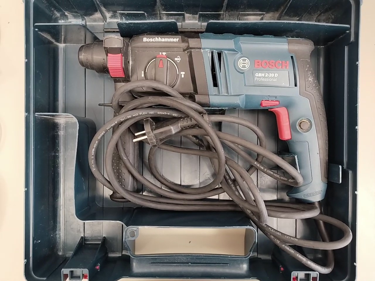 Bosch GBH 2-20 D Professional blau, Kompakter Elektro-Bohr- und Meißelhammer mit SDS-plus Aufnahme, Tiefenanschlag und Koffer. | Zustand: Sehr Gut – Bild 2