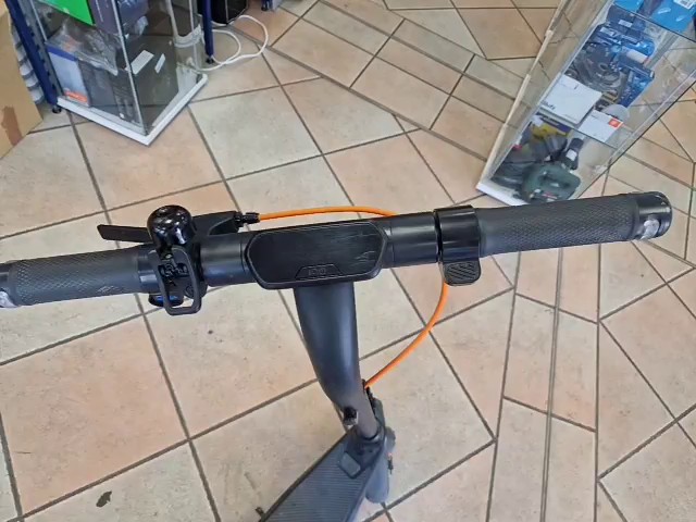 Segway Ninebot E2 Pro D, Elektrischer E-Scooter mit Straßenzulassung, integriertem Ladegerät und starkem Hinterradantrieb. – Bild 3