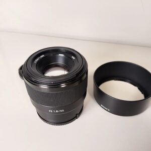 Sony FE 50mm f/1.8 (SEL50F18F), Festbrennweite für Sony E-Mount Vollformat, inkl. Gegenlichtblende und Frontdeckel  | Zustand: Sehr Gut