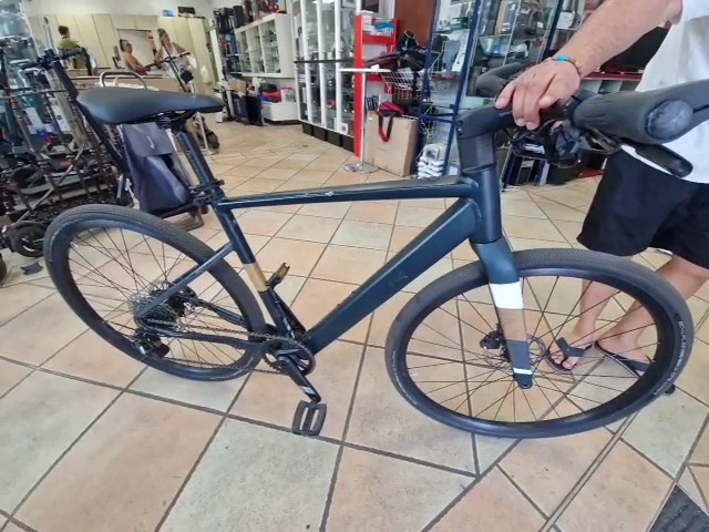 Scott Metrix eRide 2024 Blau, Mahle X35+ Motor, 250 Akku, SRAM Apex 1x12, Kratzer am Oberrohr, inkl. Rechnung und Ladegerät – Bild 4