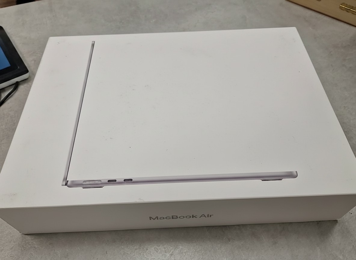 Apple MacBook Air 13" M3 2024 Silber, 8GB RAM, 256GB SSD, 129 Zyklen, Akku 96%, inkl. OVP | Zustand: Gut – Bild 6