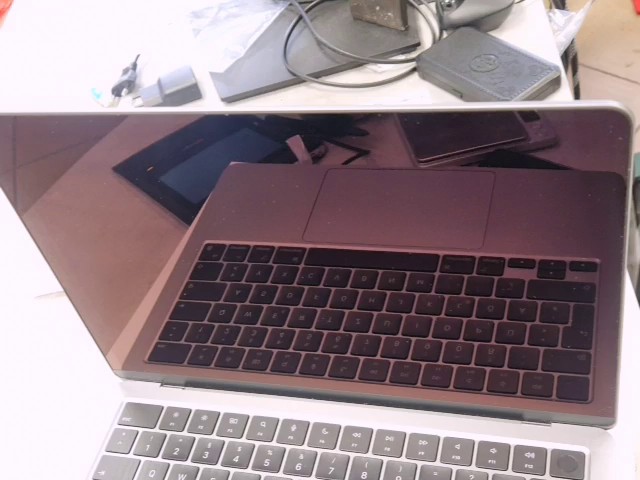 Apple MacBook Air 13" (M3, 2024) Space Grau, Apple M3 Chip, 8 GB RAM, 256 GB SSD, Akku 99%, Ladezyklen 64 OVP | Zustand: Sehr Gut – Bild 3