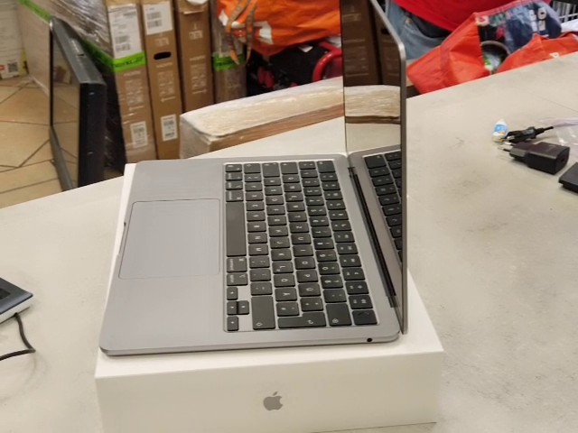 Apple MacBook Air 13" (M3, 2024) Space Grau, Apple M3 Chip, 8 GB RAM, 256 GB SSD, Akku 99%, Ladezyklen 64 OVP | Zustand: Sehr Gut – Bild 4