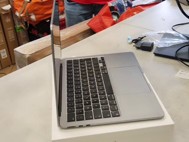 Apple MacBook Air 13" (M3, 2024) Space Grau, Apple M3 Chip, 8 GB RAM, 256 GB SSD, Akku 99%, Ladezyklen 64 OVP | Zustand: Sehr Gut – Bild 5