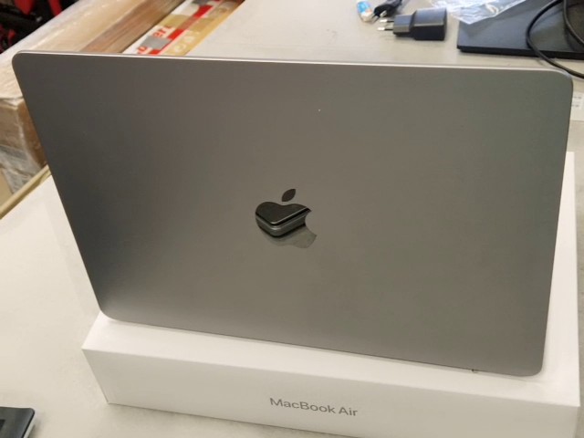 Apple MacBook Air 13" (M3, 2024) Space Grau, Apple M3 Chip, 8 GB RAM, 256 GB SSD, Akku 99%, Ladezyklen 64 OVP | Zustand: Sehr Gut – Bild 6
