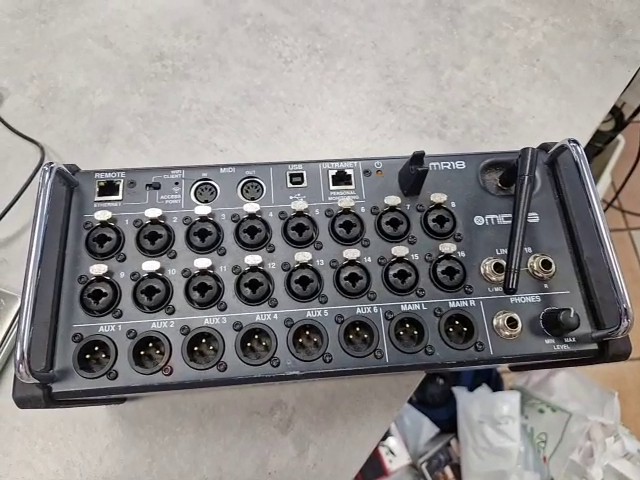 Midas MR18 2017 Schwarz, Digitalmischpult, 18-Kanal, WLAN, USB-Interface, 6 Aux-Wege, Ultranet, leichtere Kratzer am Gehäuse, Zubehör: Antenne | Zustand: Gut
