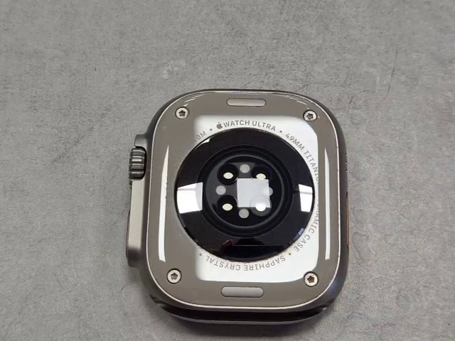 Apple Watch Ultra 2 49mm Natur Titan, 49mm, GPS, LTE, Saphirglas, leichte Kratzer und Schmutz, Zubehör: Stoffarmband – Bild 2