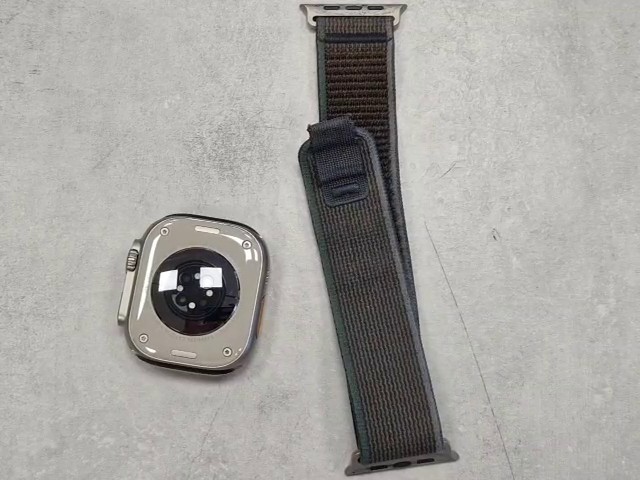 Apple Watch Ultra 2 49mm Natur Titan, 49mm, GPS, LTE, Saphirglas, leichte Kratzer und Schmutz, Zubehör: Stoffarmband – Bild 5