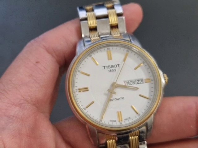 Tissot Automatics III Two-Tone Weiß, Automatikwerk, Saphirglas, Tag-Datum-Anzeige, leichte Kratzer am Gehäuse | Band | Zustand: Gebraucht
