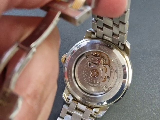 Tissot Automatics III Two-Tone Weiß, Automatikwerk, Saphirglas, Tag-Datum-Anzeige, leichte Kratzer am Gehäuse | Band | Zustand: Gebraucht – Bild 2