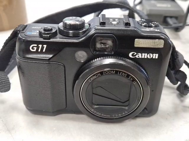 Canon PowerShot G11 2009 schwarz, Kompaktkamera, 10 Megapixel, 5x optischer Zoom 28-140mm, schwenkbares 2,8 Zoll LCD, RAW-Unterstützung | Zustand: Gut
