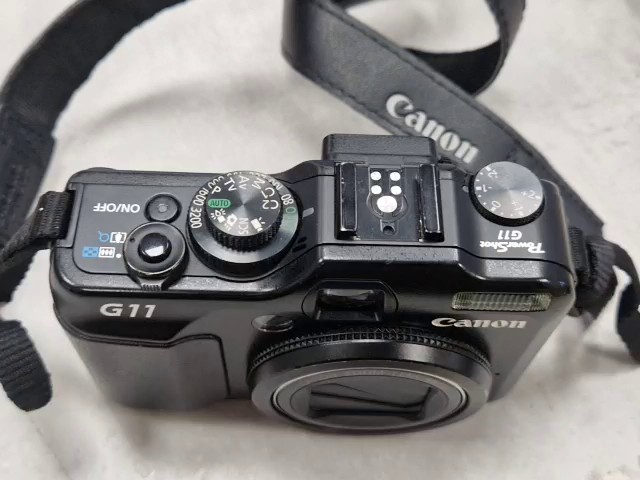 Canon PowerShot G11 2009 schwarz, Kompaktkamera, 10 Megapixel, 5x optischer Zoom 28-140mm, schwenkbares 2,8 Zoll LCD, RAW-Unterstützung | Zustand: Gut – Bild 2