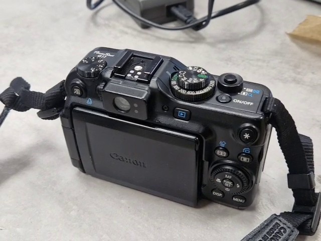 Canon PowerShot G11 2009 schwarz, Kompaktkamera, 10 Megapixel, 5x optischer Zoom 28-140mm, schwenkbares 2,8 Zoll LCD, RAW-Unterstützung | Zustand: Gut – Bild 3