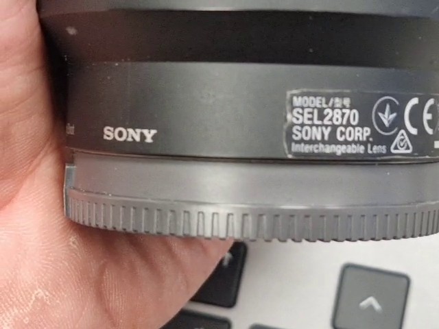 Sony FE 28-70mm F3.5-5.6 OSS schwarz, 28-70mm, f3.5-5.6, OSS, Filtergröße 55mm, leichte Kratzer am Bajonett | Zustand: Gut – Bild 2
