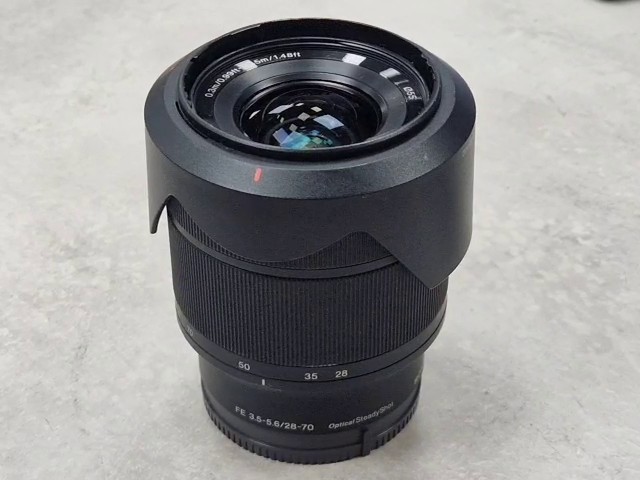 Sony FE 28-70mm F3.5-5.6 OSS schwarz, 28-70mm, f3.5-5.6, OSS, Filtergröße 55mm, leichte Kratzer am Bajonett | Zustand: Gut – Bild 3