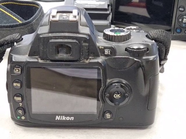 Nikon D60 2008 Schwarz, 10,2 Megapixel DSLR-Kamera mit AF-S DX NIKKOR 18-55mm Objektiv, 1x Akku ohne Ladegerät | Zustand: Gut – Bild 2