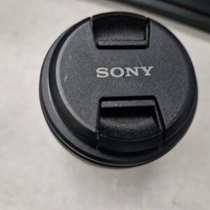 Sony SEL30M35 E 30mm F3.5 Macro, Silber, E-Mount, APS-C, Makroobjektiv 1:1, Filterdurchmesser 49mm, leichtes Gehäuse-Kratzspuren, Zubehör: Frontdeckel | Zustand: Gebraucht