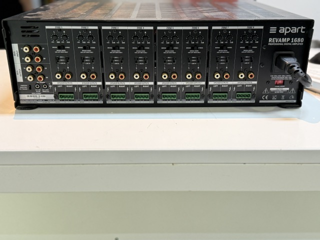 Apart Revamp1680 Schwarz, Professioneller 16-Kanal-Digitalverstärker, Class-D, 16 x 80 Watt an 4 Ohm, brückbar auf 8 x 200 Watt, lüfterlos, ideal für Multiroom-Anwendungen. – Bild 5