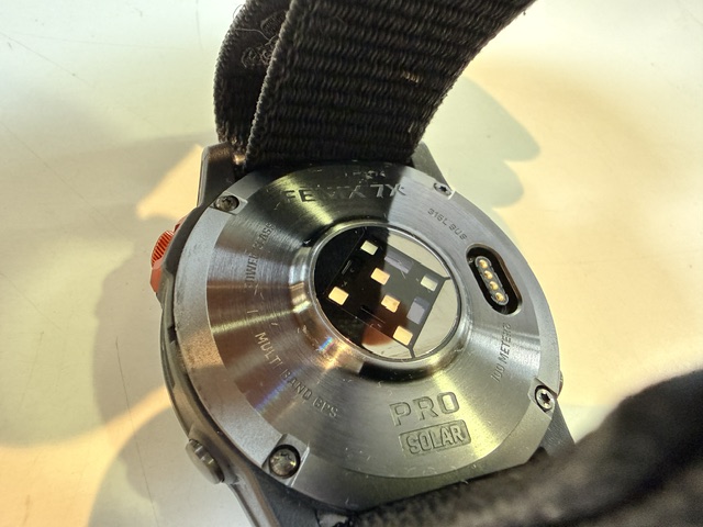 Garmin Fenix 7X Pro Solar Schwarz , Multisport-Smartwatch mit Ladekabel und zwei Armbändern | Zustand: Sehr Gut – Bild 4