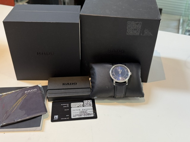 Rado DiaMaster Quarz Blau Leder, Damenarmbanduhr mit blauem Zifferblatt, Datumsanzeige, blauem Lederarmband, mit Verpackung, Zertifikat und ohne Batterie | Zustand: Sehr Gut – Bild 3