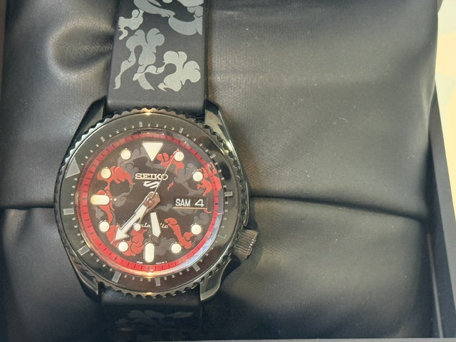 Seiko 5 Sports One Piece Luffy SRPH65K1, Limitierte Herrenuhr, Automatik, schwarz, Silikonarmband, inkl. Original-Box und Zertifikat . | Zustand: Sehr Gut – Bild 3