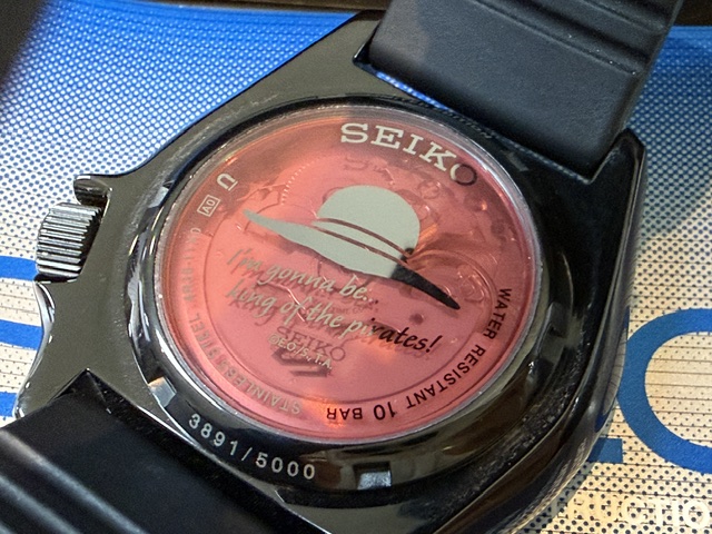 Seiko 5 Sports One Piece Luffy SRPH65K1, Limitierte Herrenuhr, Automatik, schwarz, Silikonarmband, inkl. Original-Box und Zertifikat . | Zustand: Sehr Gut – Bild 4