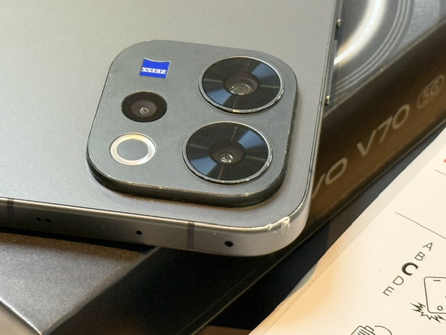 Vivo V70 256GB, Kratzer am Rand (siehe Foto) | mit Verpackung | Ladekabel | SimLock: Frei | Zustand: Sehr Gut | Farbe: schwarz | Akku: Gut – Bild 5