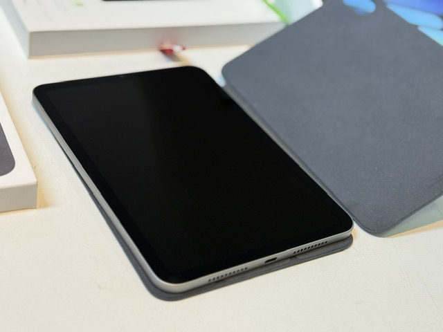 Apple iPad mini 7, Space Gray, 128GB Wifi , 128GB, Wi-Fi, inkl. OVP, Ladekabel, Smart Folio & nur 11 Ladezyklen | Zustand: Wie Neu – Bild 5