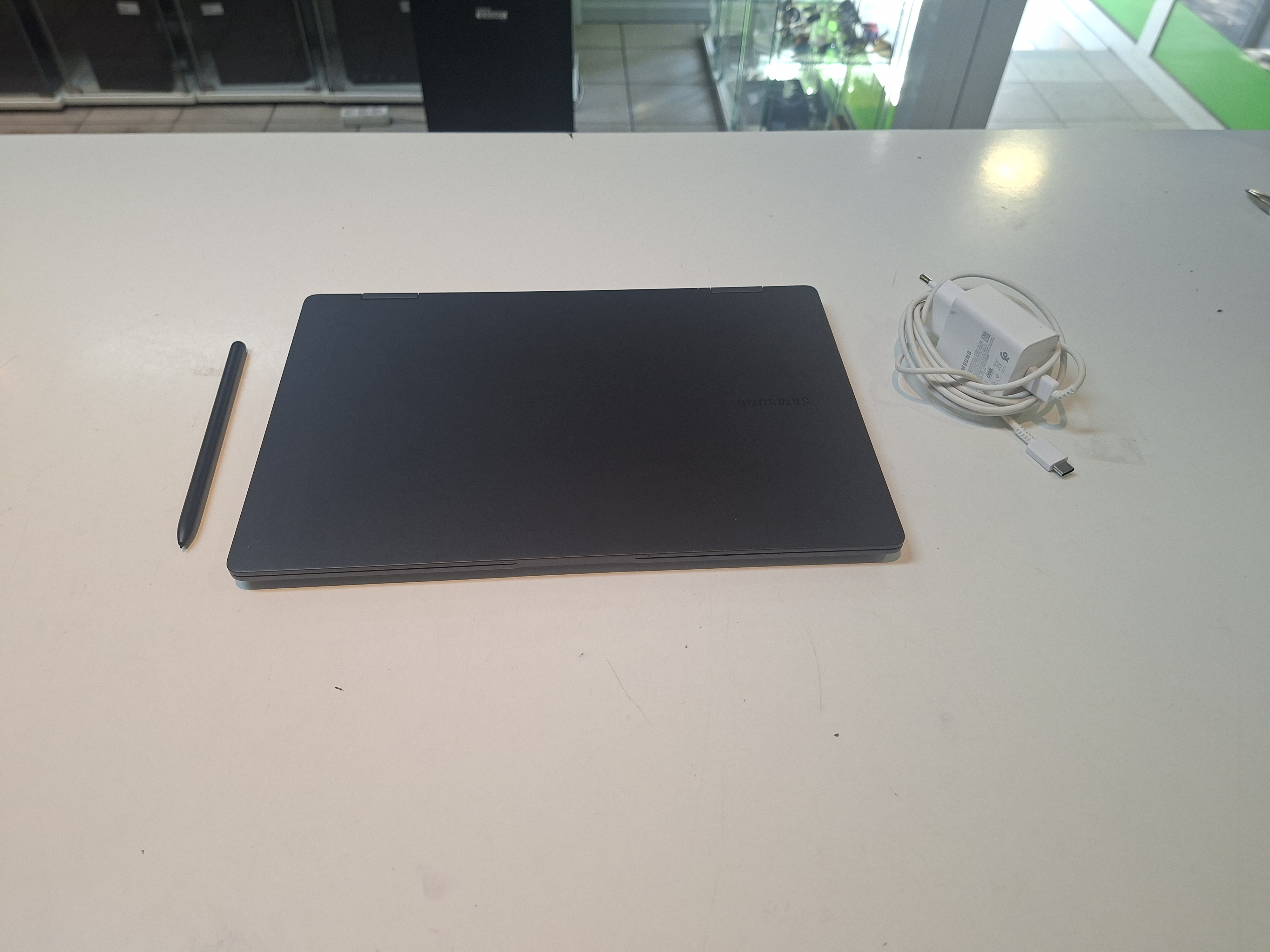 Samsung Galaxy Book3 360 2023 Graphite, Intel Core i7-1360P, 16GB RAM, 512GB SSD, Windows 11 Home, mit Ladegerät | Zustand: Sehr Gut – Bild 2