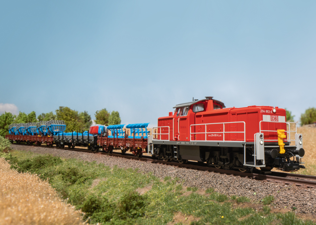 Märklin BR 294 2025 verkehrsrot, H0 Diesellokomotive der DB AG, Betriebsnummer 294 863-6, Epoche VI, mit mfx+ und Soundfunktionen | Zustand: Neu – Bild 3