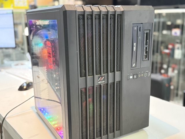 Hifcom Gaming PC i7-8700K Schwarz, Intel Core i7-8700K, 16 GB RAM, 2 TB HDD, 256 GB SSD, AMD Radeon R9 200 Series 4GB | Zustand: Gut