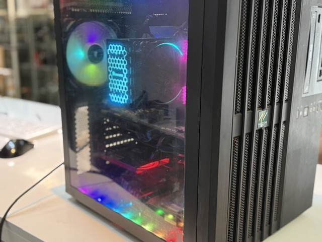 Hifcom Gaming PC i7-8700K Schwarz, Intel Core i7-8700K, 16 GB RAM, 2 TB HDD, 256 GB SSD, AMD Radeon R9 200 Series 4GB | Zustand: Gut – Bild 2