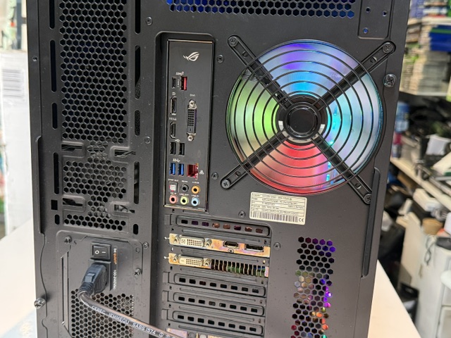 Hifcom Gaming PC i7-8700K Schwarz, Intel Core i7-8700K, 16 GB RAM, 2 TB HDD, 256 GB SSD, AMD Radeon R9 200 Series 4GB | Zustand: Gut – Bild 3