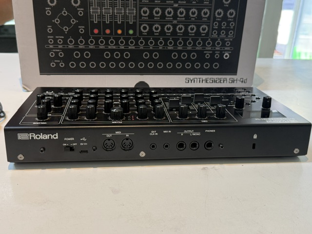 Roland SH-4d, Schwarz, 2023, Digitaler Desktop-Synthesizer mit 60 Stimmen, 11 Oszillator-Modellen, Sequencer und USB-C-Kabel, OVP | Zustand: Sehr Gut – Bild 4
