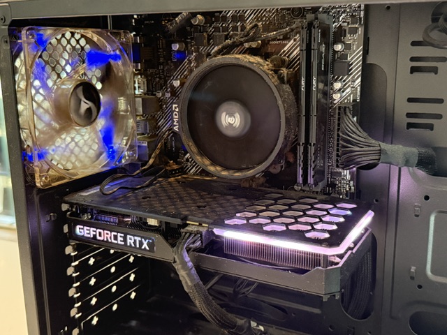 Aerocool Gaming PC, Schwarz, AMD Ryzen 5 5500, 16GB RAM, 1TB SSD, GeForce RTX 3060 Ti 8GB, Windows 11, seitliches Glas fehlt | Zustand: Gut – Bild 2