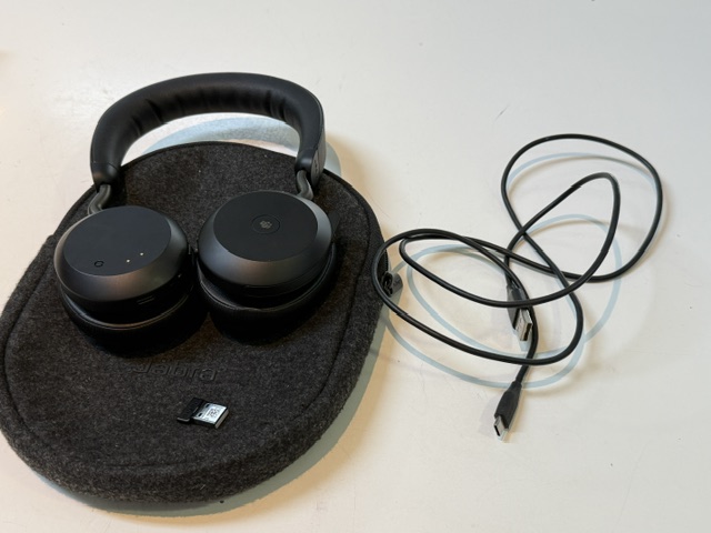 Jabra Evolve2 75 Schwarz, Kabelloses On-Ear-Headset mit aktiver Geräuschunterdrückung (ANC), integriertem Mikrofonarm, USB-Anschluss und Transporttasche. | Zustand: Gut – Bild 2