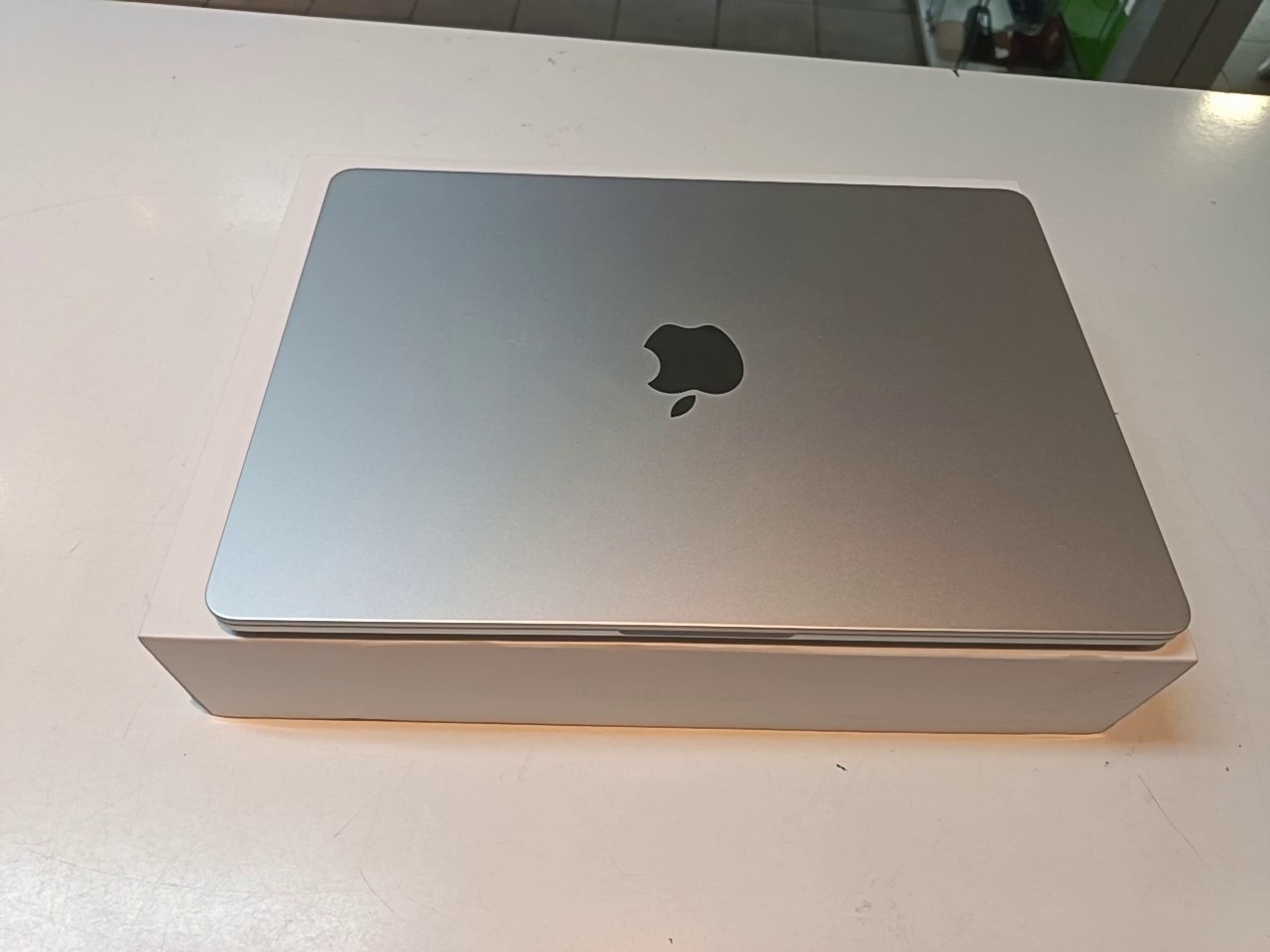 Apple MacBook Air M2 2022 Silber, Mit Verpackung | Ladekabel | 8GB RAM, 512GB SSD, Batteriezustand 88% | Zustand: Sehr Gut – Bild 3