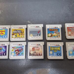 Nintendo 3DS Spiele-Set 10 Stk., 10 originale Nintendo 3DS Spielmodule inklusive Tomodachi Life, Pokémon Moon und Mario Kart 7. | Zustand: Sehr Gut | Farbe: grau