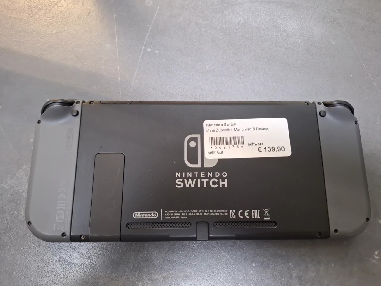 Nintendo Switch, ohne Zubehör, ohne Ladegerät + Mario Kart 8 Deluxe | Zustand: Sehr Gut | Farbe: schwarz – Bild 4