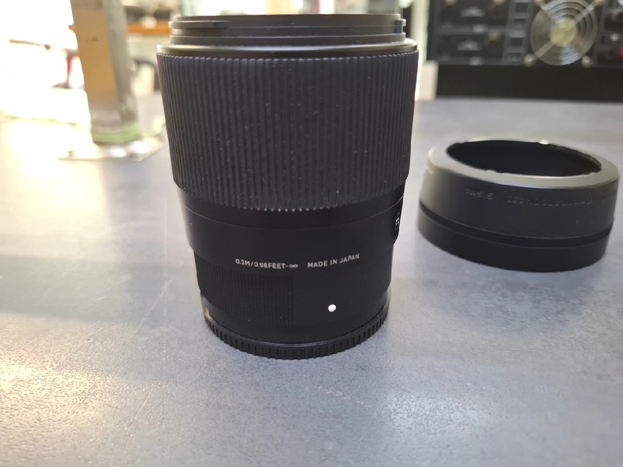 Sigma 30mm f/1.4 DC DN Contemporary Schwarz, Lichtstarkes Standard-Objektiv für Sony spiegellose Systemkameras mit APS-C-Sensor und Filtergröße 52mm | Zustand: Sehr Gut – Bild 4