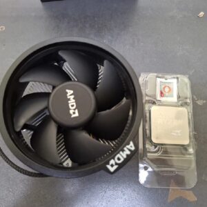 AMD Ryzen 7 5700X, 8 Kerne, 16 Threads, 3,4-4,6 GHz, Sockel AM4, inklusive AMD Wraith Kühler | Zustand: Sehr Gut