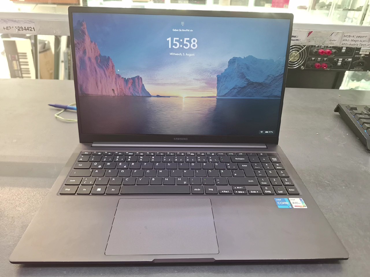 Samsung Galaxy Book3 2023 Graphit, 15,6 Zoll, Intel Core i5-1335U, 16 GB RAM, 512 GB SSD, Windows 11, leichte weiße Pixelfehler(sieh Foto) | Zustand: Gut – Bild 3